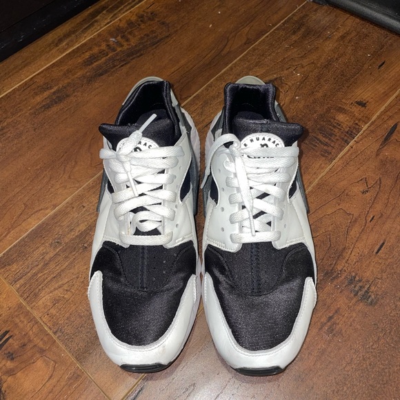 Nike Huaraches Black/White Orca Size 9 - Picture 2 of 2